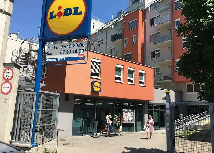 Zentral Direkt An U-bahn Station Апартаменти *