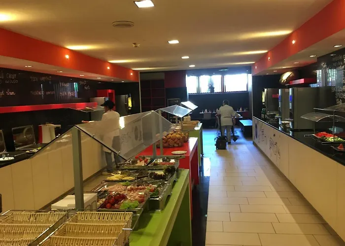 Zentral Direkt An U-bahn Station Апартаменти *
